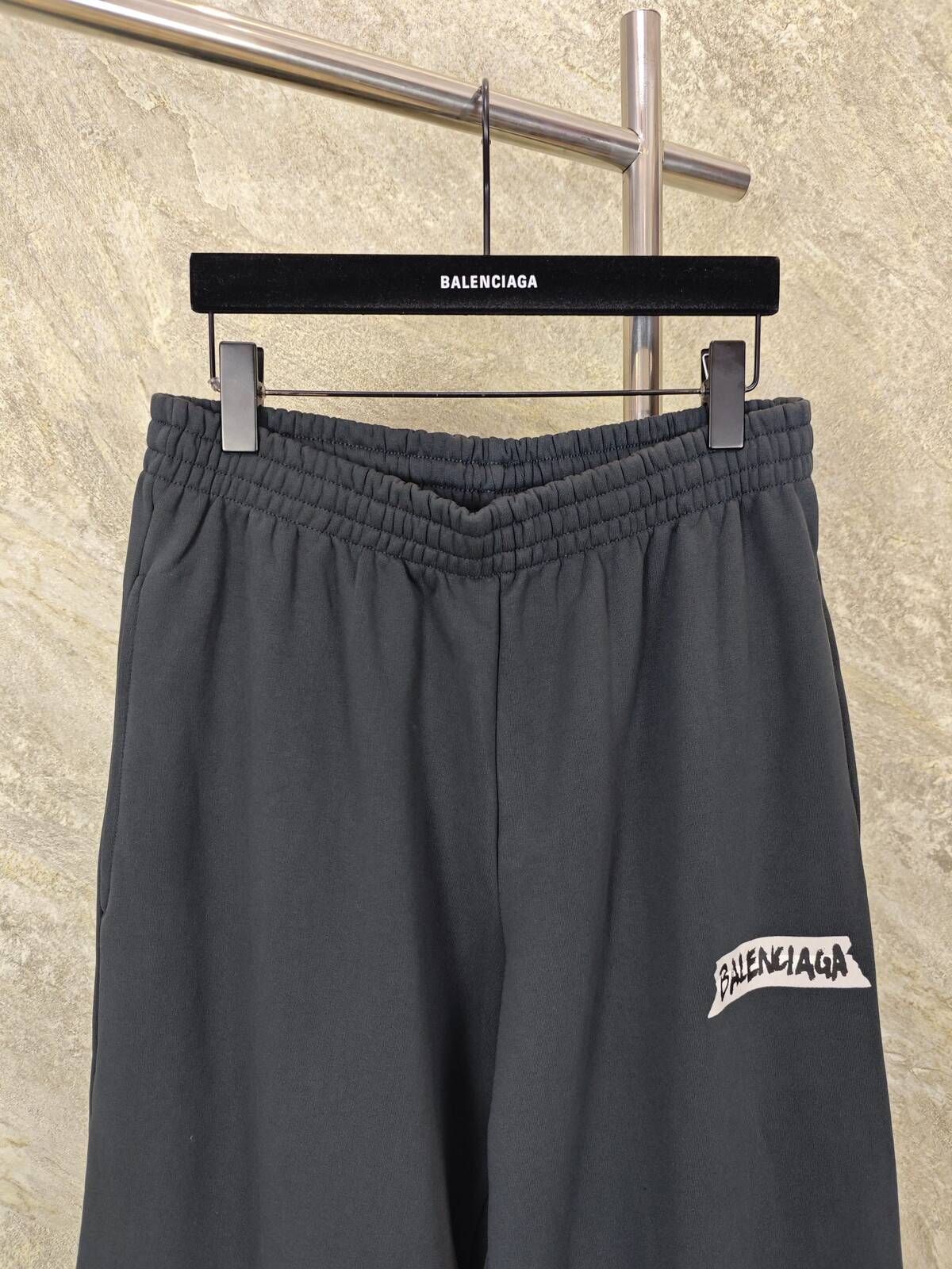 bfa6fcce7f49bf5fd9150a22a59b0b4c_1764048737_7006.jpg