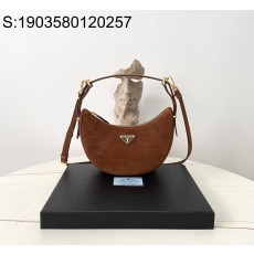블랙프레임공장 프라다 아르케 스웨...