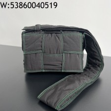 징 팩토리 보테가베네타 스몰 패딩 테크 카세트 크로스바디백 다크 그레이 795675 23*14*7.5cm