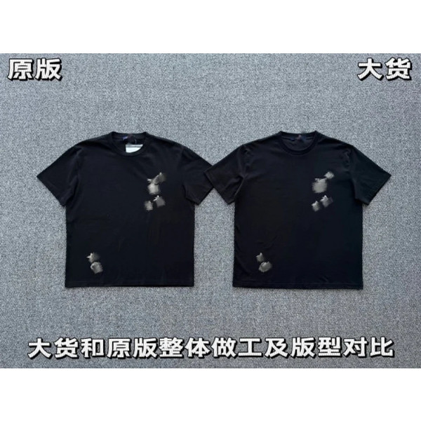 [화가셀러] Maison Mihara Yasuhiro 메종 미하라 야스히로 FW26 블랙 자수 반팔 티셔츠