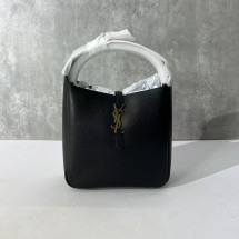 (출고사진첨부+) [블랙프레임] 생로랑 그레인 가죽 소재 소몰 5 A 7 713938 22*9.5*21.5cm 블랙 골드