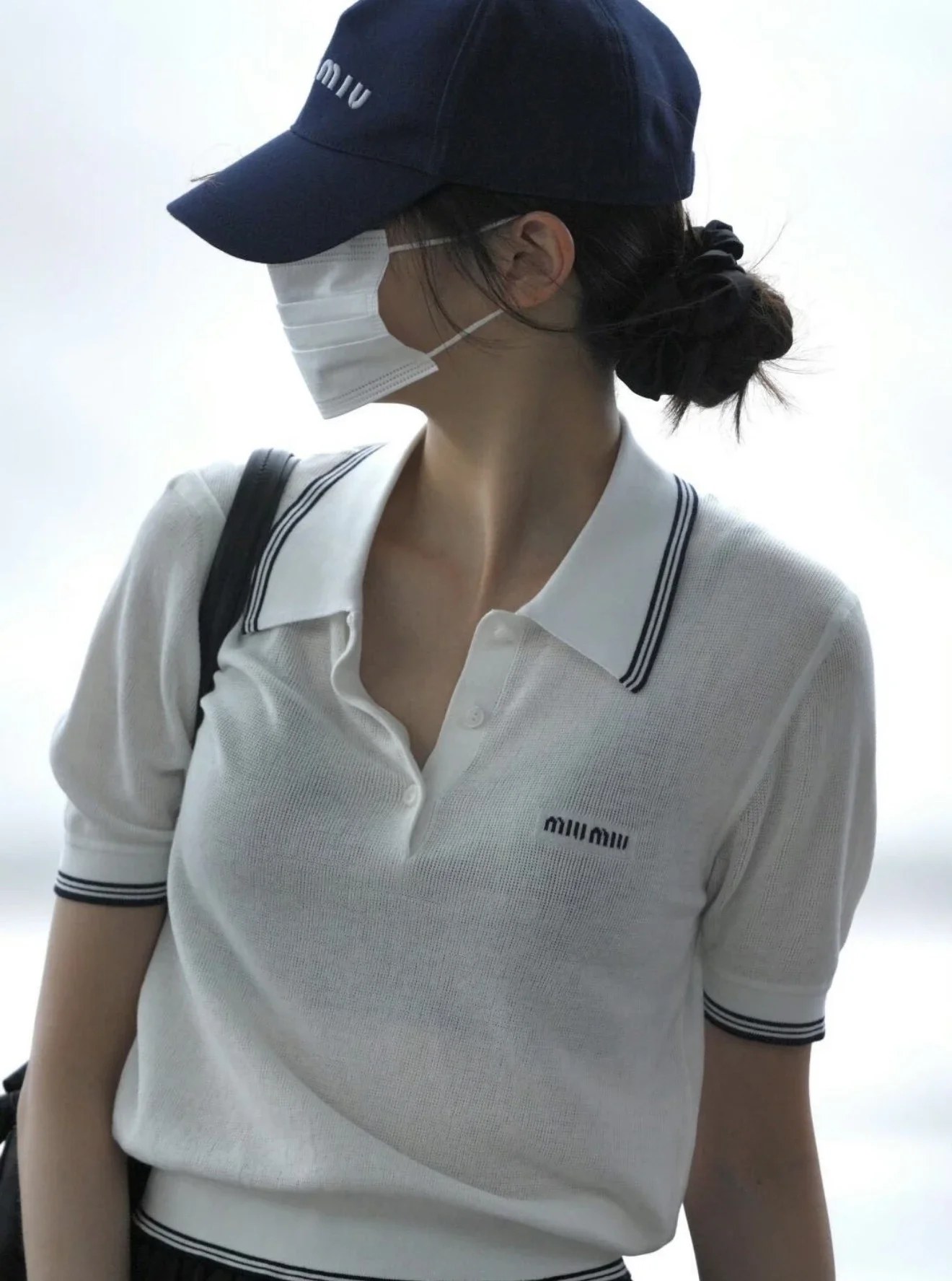 [콜라셀러] 미우미우 그레이·화이트 인타르시아 로고 숏 폴로 (여성)