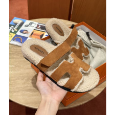찡댄 에르메스 시프레 시어링 스웨이드 샌들 내추럴 여성