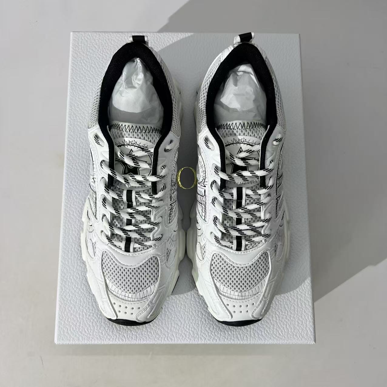 (출고사진첨부+) [QR 5009] 디올 24SS 시그니쳐 CD 러닝 스니커즈 화이트 Dior
