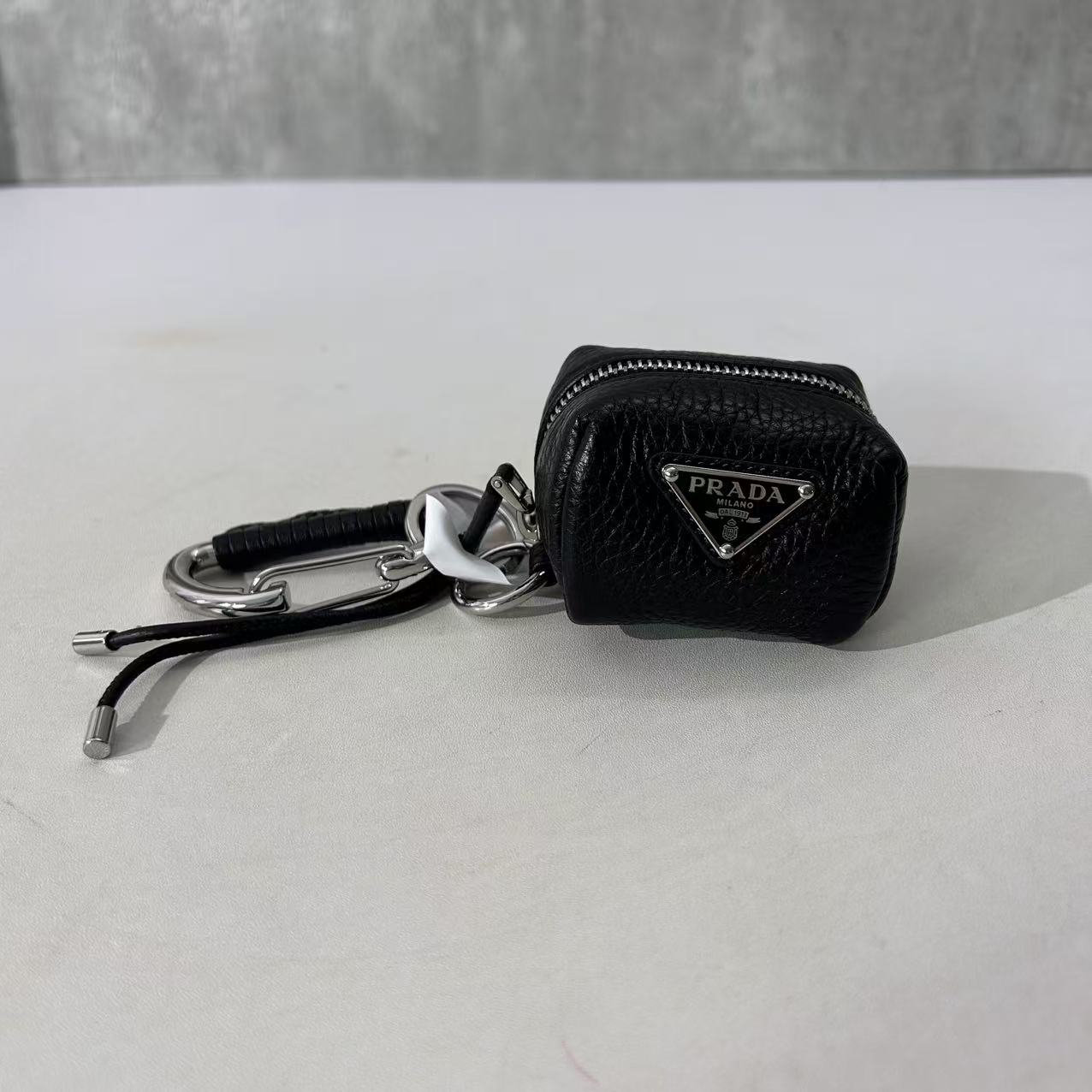 (출고사진첨부+)[조지셀러] 프라다 이어폰 케이스 7cm × 4cm × 6cm 블랙